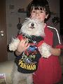 20080408 Matias habille les chiens